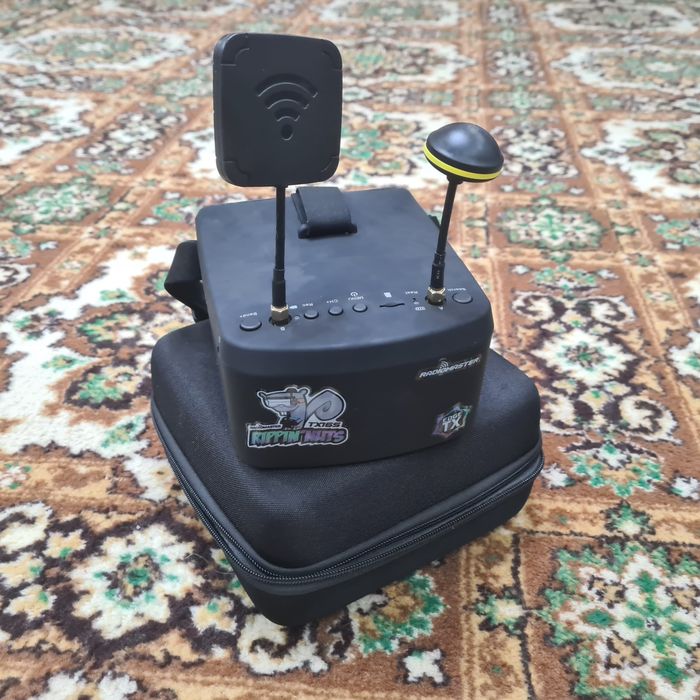 Продам видеошлем Eachine EV800D