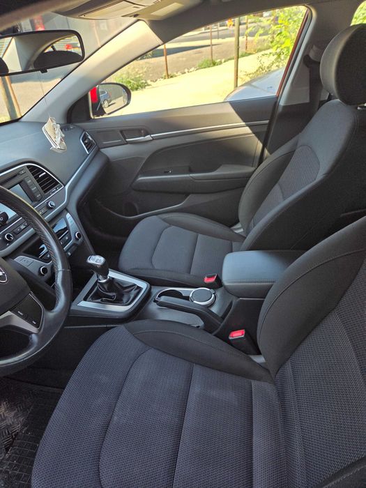 Hyundai elantra  de vanzare