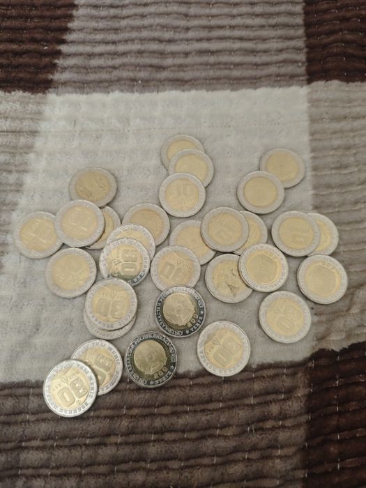 Продам монеты номинал 200 тенге