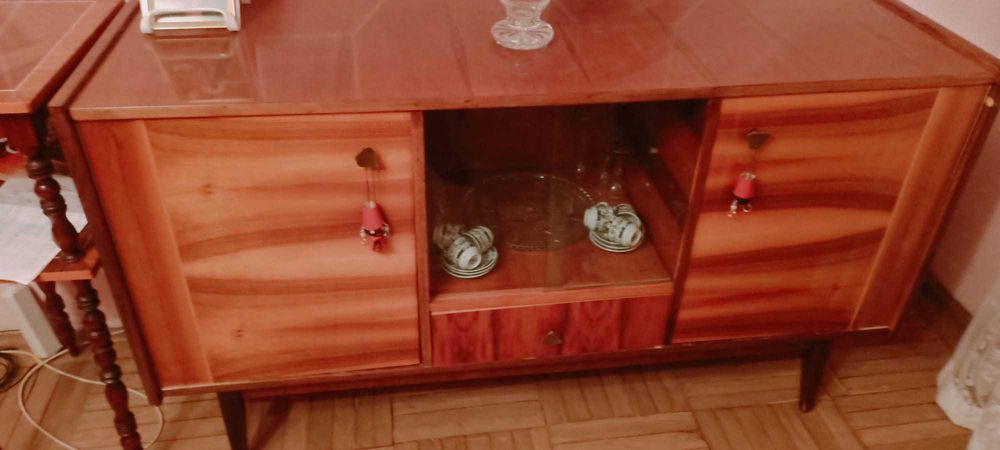 Mobilier Clasic de Calitate din Lemn