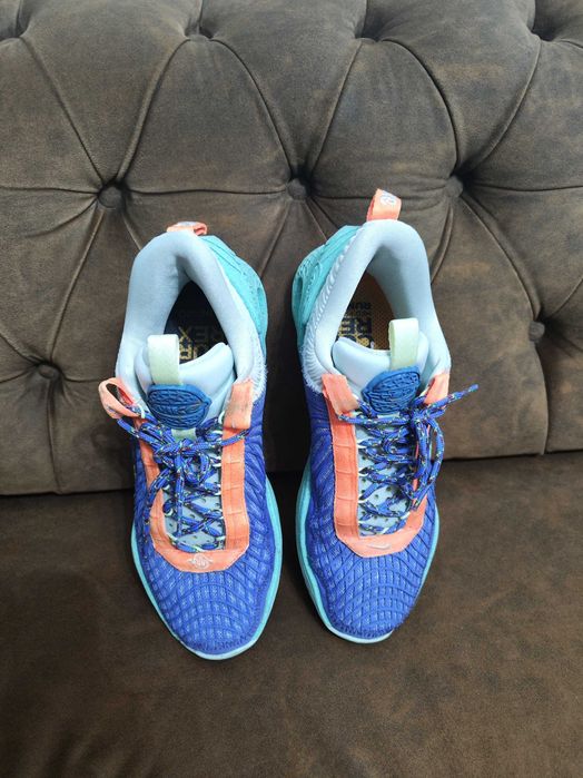 Adidași Nike Cosmic Unity