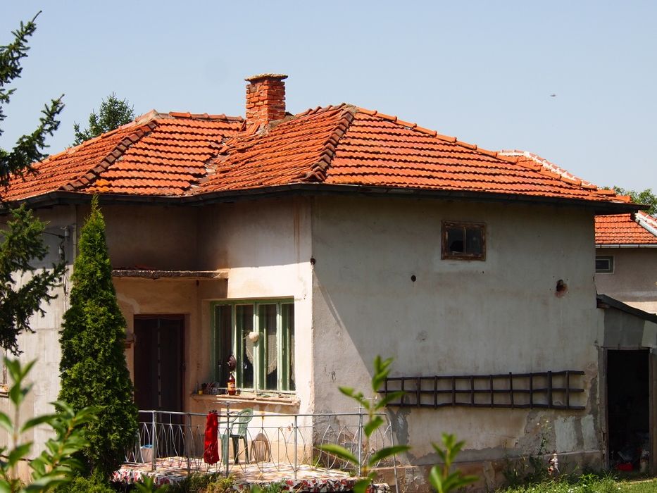 Къща в центъра на с. Лесново