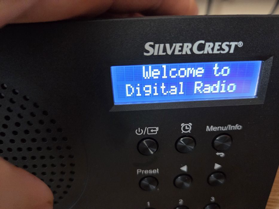 Radio digital bluetooth cu baterii