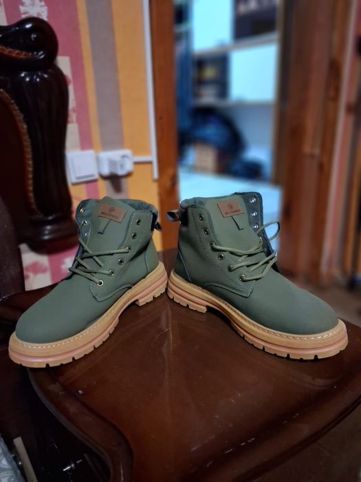 Продам демисизоные мужские ботинки