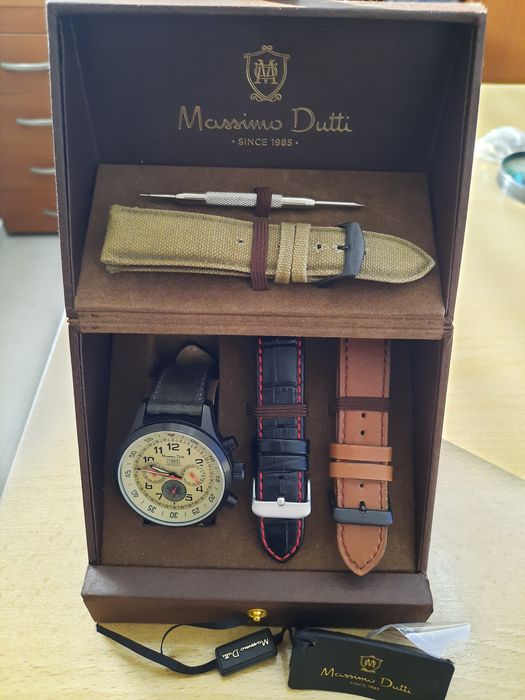 Часовник Candino