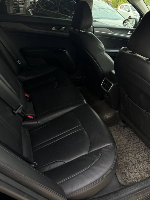 Kia k5 srochna sotiladi