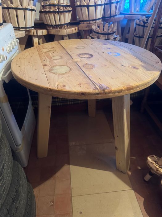 Дървено столче, маса, гега, ограда