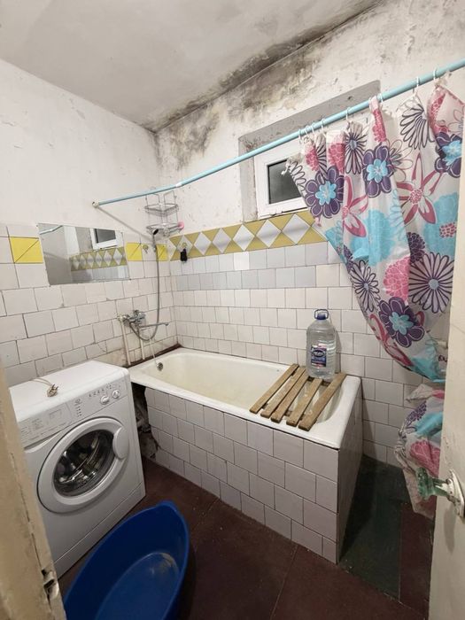 4х комнатная вдоль дороги с частичной обстановкой