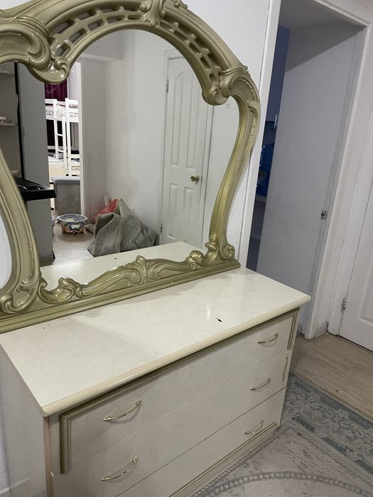 Тумба с зеркалом