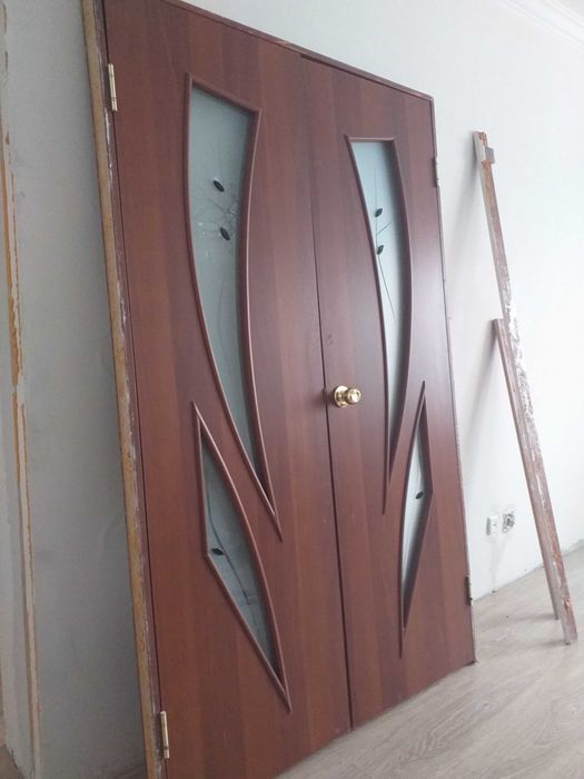 Срочно продам две двери 60*200 отдельно, или комплектом.