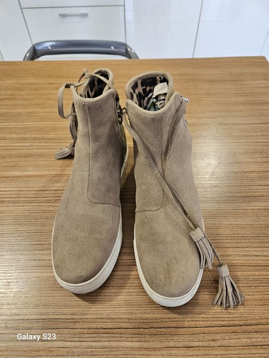 Ghete ZARA. Marimea 38.45 lei