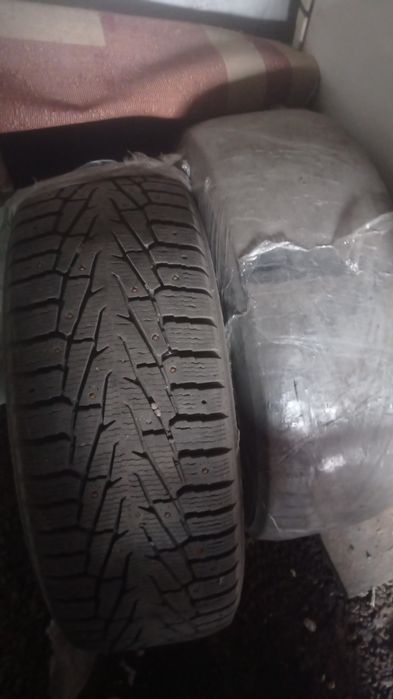 Продам резину на 17 зима шипы