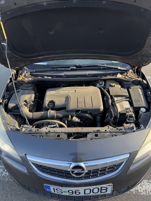 Opel Astra J 1.7 CDTI 2012 / climatronic / consum mic / întreținută