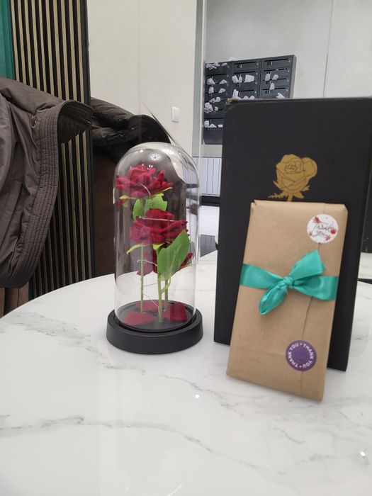 Роза в колбе 20 см + шоколад