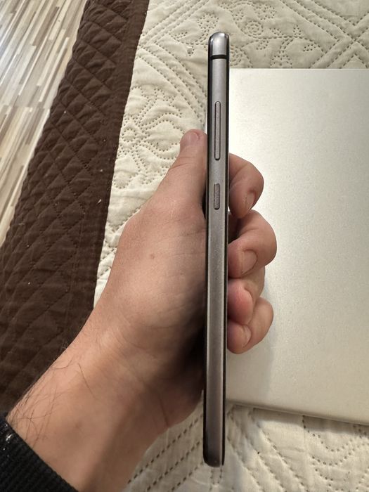 Huawei P10 Lite, 3 GB RAM, 32 GB memorie internă.