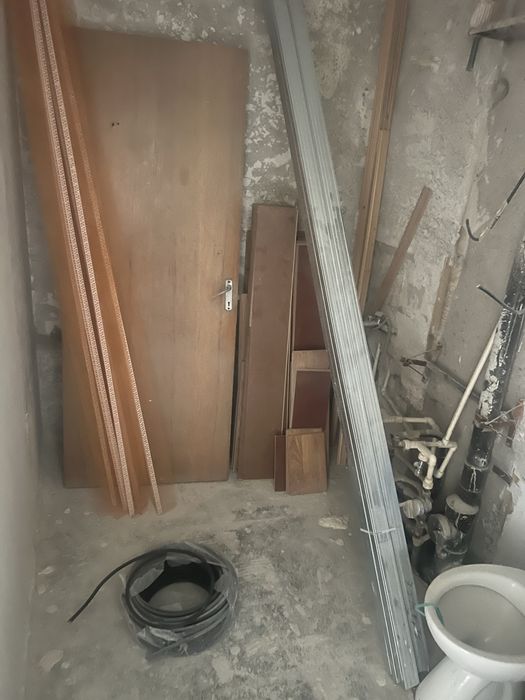 Decopertare Gresie și Faianță | Demolări Interioare Profesionale