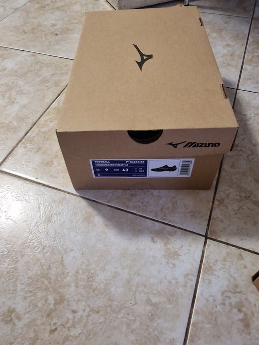 Чисто нови мизуно бутонки