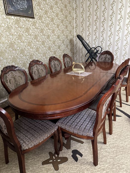 Стол со стульями