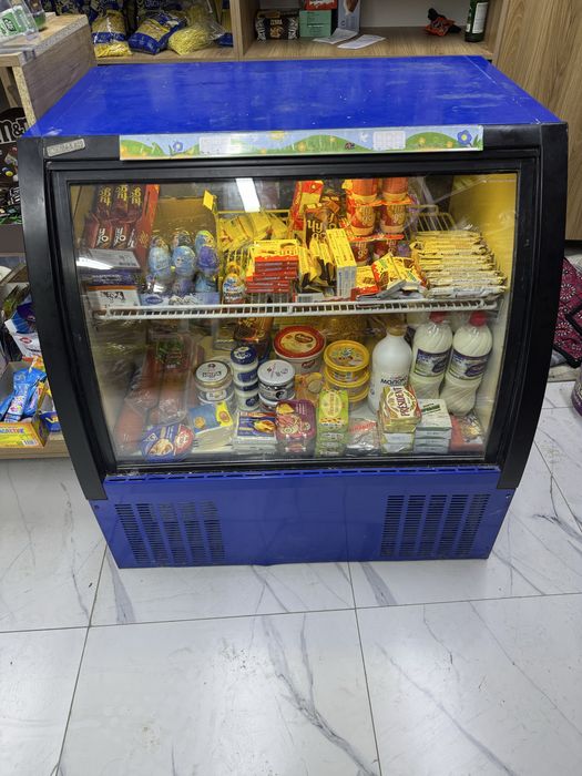 Продам витринный холодильник для магазина