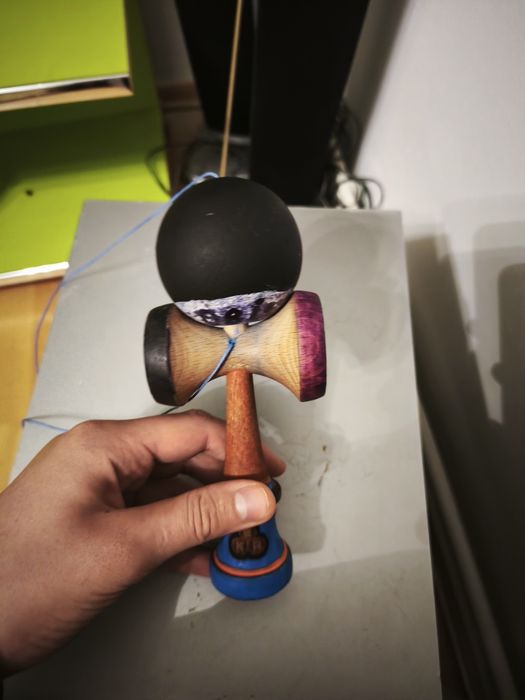 Kendama semnată grip