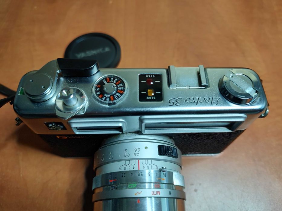 Aparat foto film Yashica Electro 35 GS teleobiectiv si bliț KAKO 818