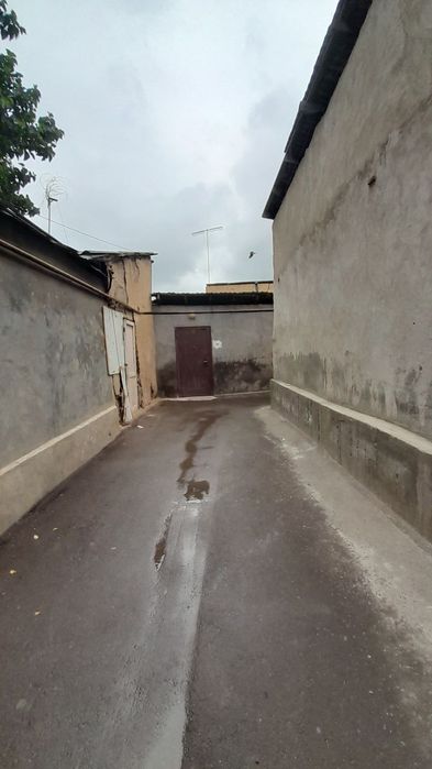 Чорсу Фаробий кўчада 2 хоналик уй