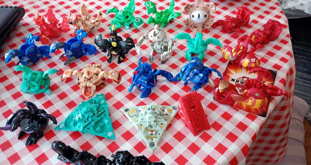 Bakugan играчки на ниски цени
