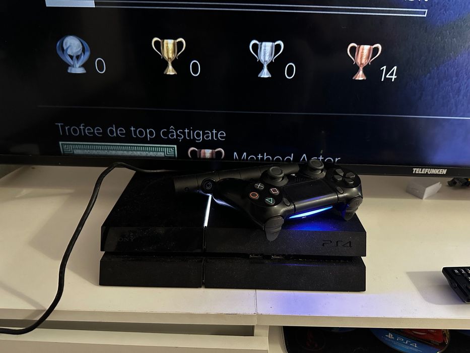 Consola pS4 cu doua joystik-uri