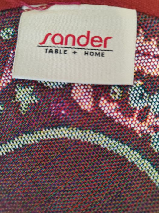 Декоративна покривка и подложка