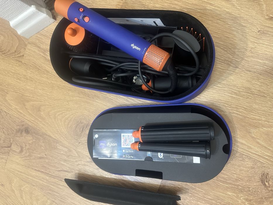 Dyson стайлер, синего цвета, предпоследняя модель