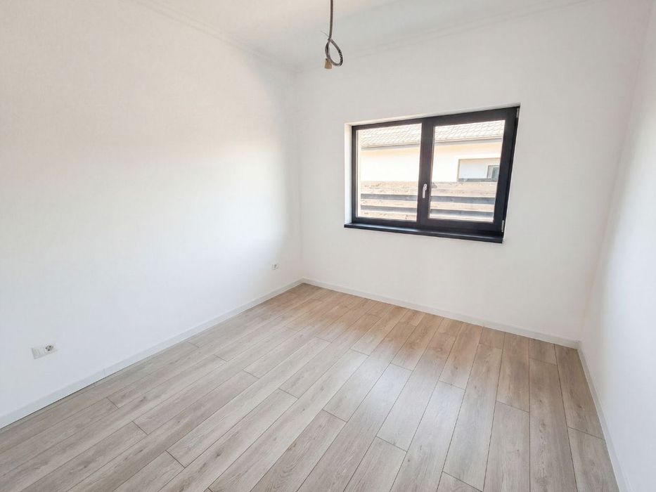 Casa de Vanzare Breazu, Str Zambilelor, 4 Camere, 85 mp utili, 415 mp teren, Predare la Cheie, Gata de Mutare, Drum privat