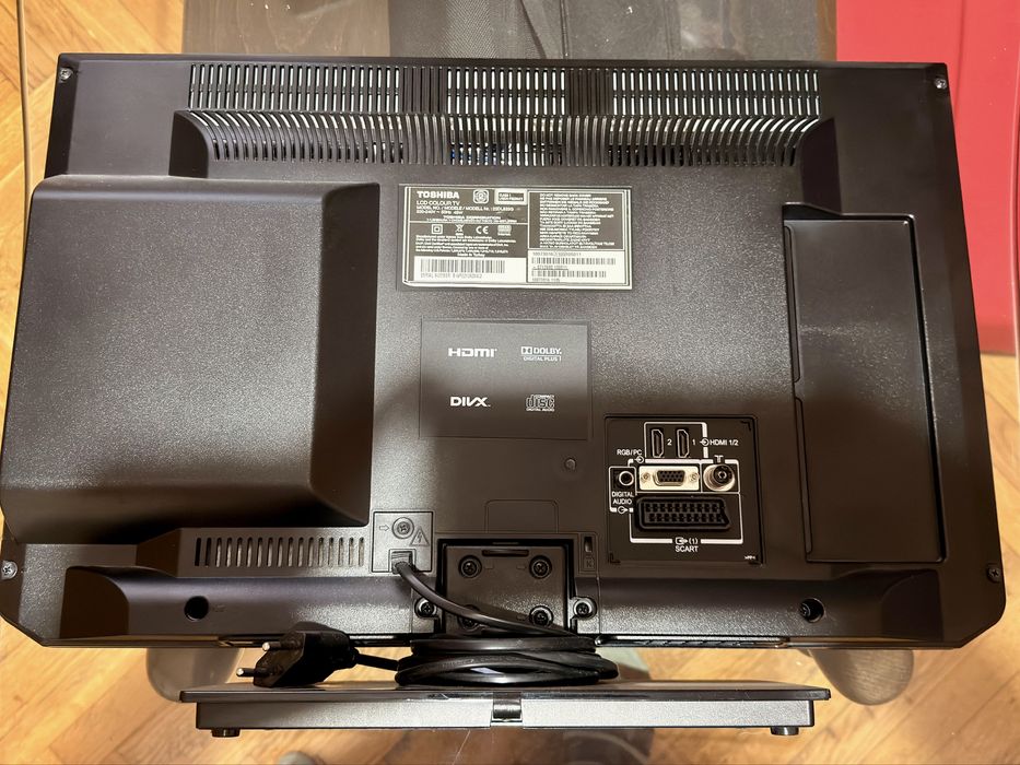 Продавам Телевизор LED Toshiba 22 (55cm) с вграден DVD плеър