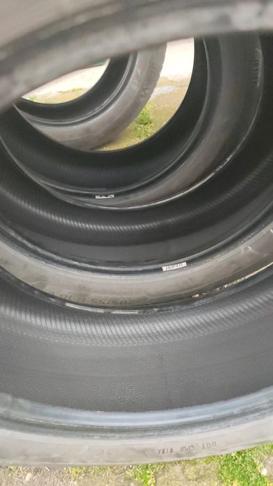 Продавам 4 летни гуми 16 цола. Две гуми са 2019 а другите 2021 година.