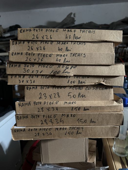 Rame foto inbracate in piele