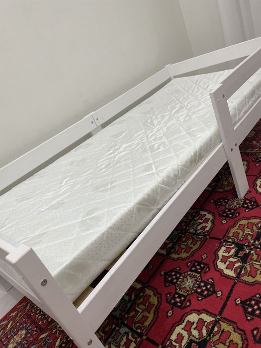 Кровать с матрасом детская