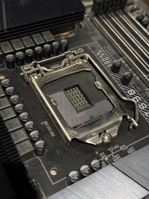 Gigabyte Z590 AORUS PRO AX