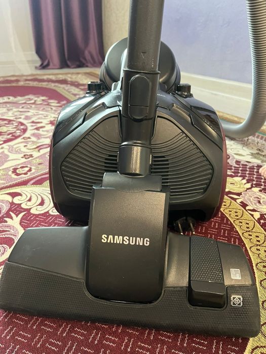 Продам пылесос Samsung SC15K4116VR черный.