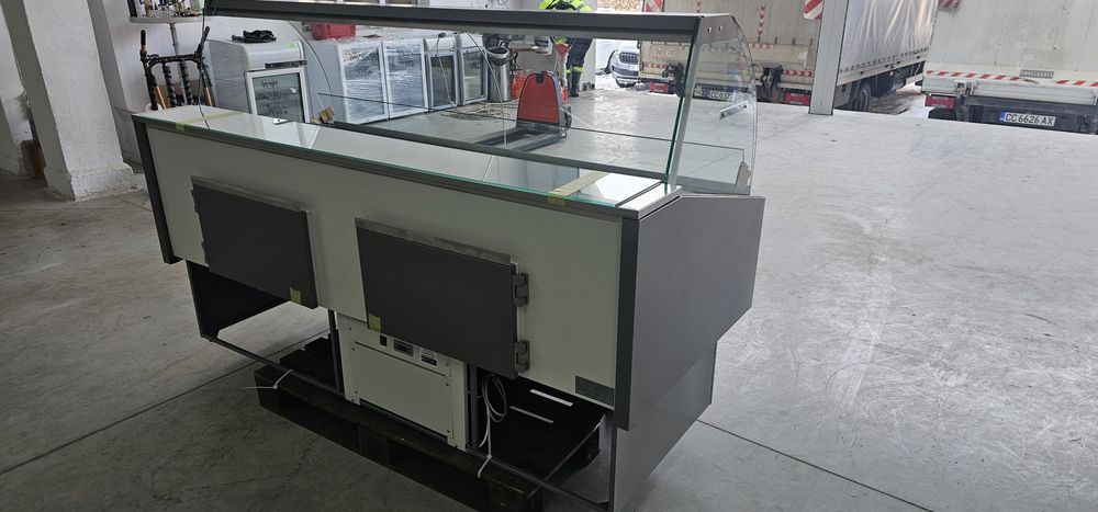 Хладилна витрина 200х85