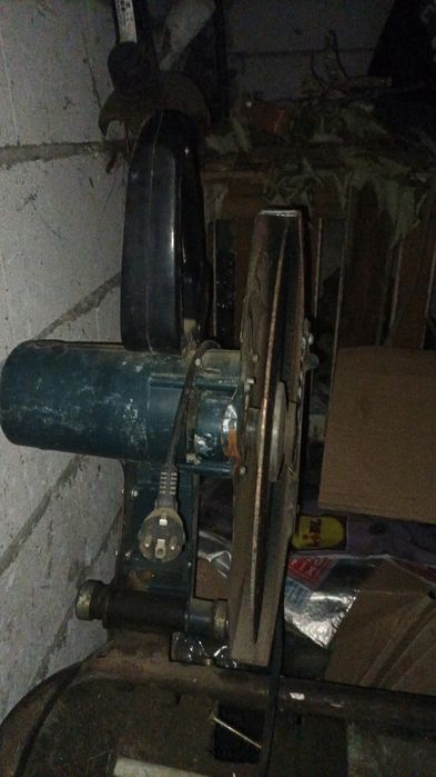 Bicicleta, trotineta pompa apa și fai cu masa de fier