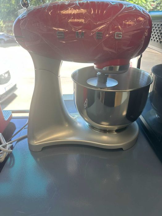 Планетарен миксер SMEG SMF02RDEU