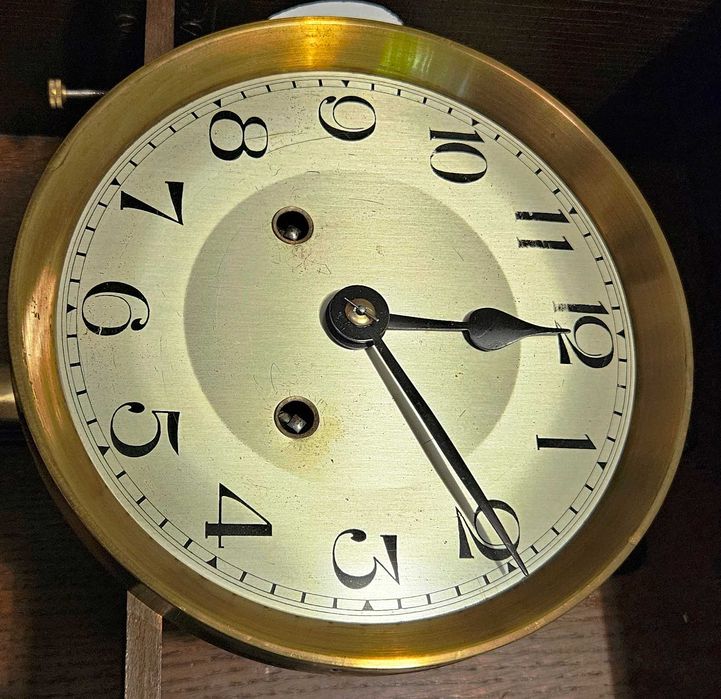 Ceas de perete cu pendula Kienzle