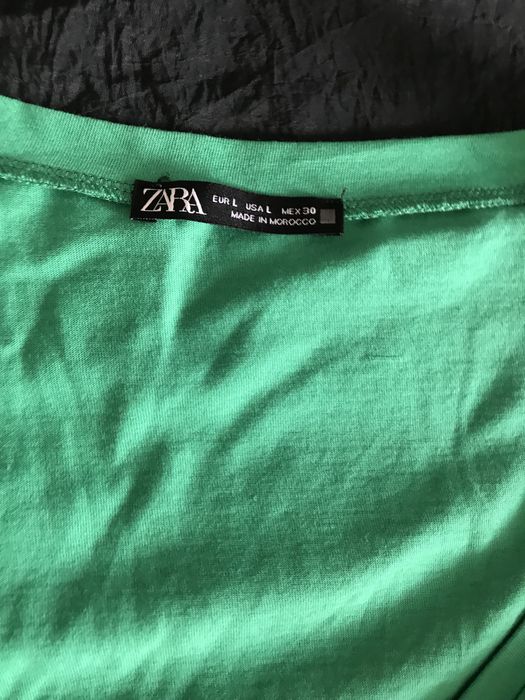 Tricou Zara, L, decolteu adanc in forma de V, maneci cu volanase
