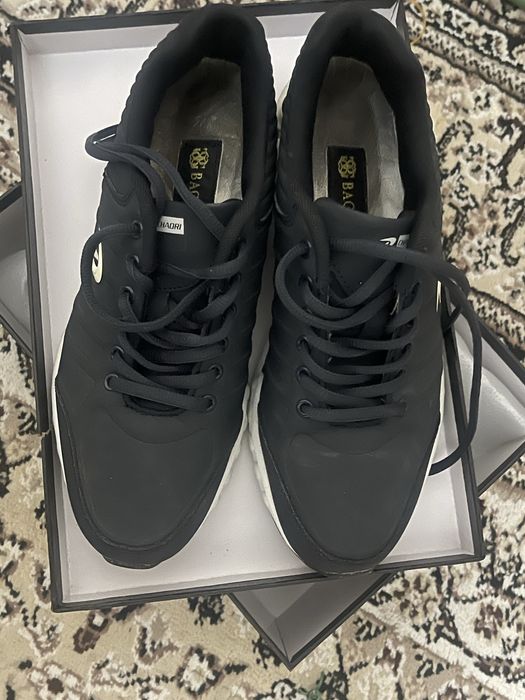 Новые очень красивые кроссовки размер 42 43 надо мерить