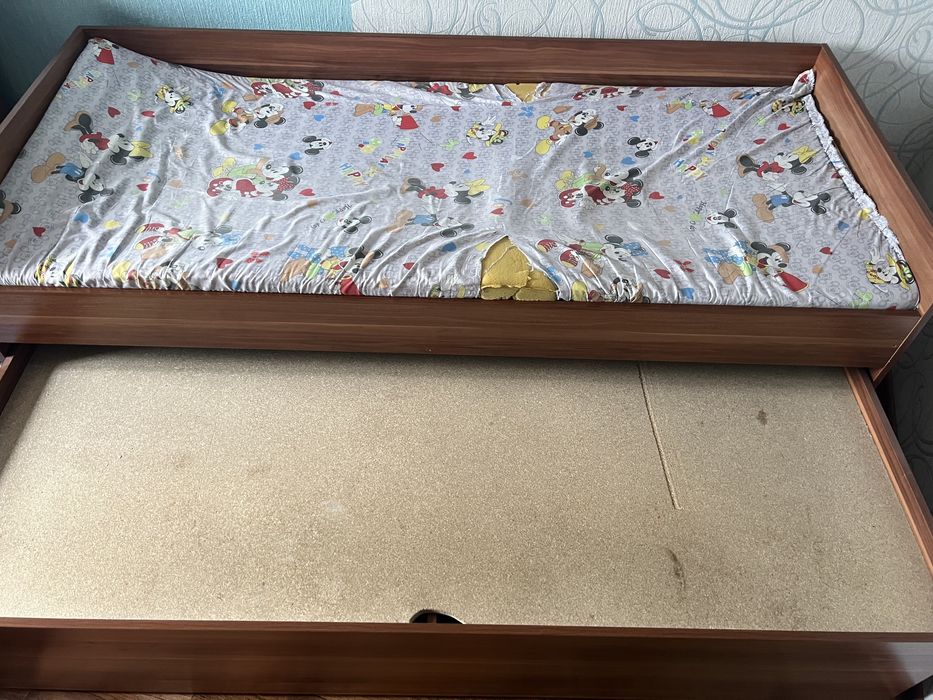 Детская двух ярусная  кровать