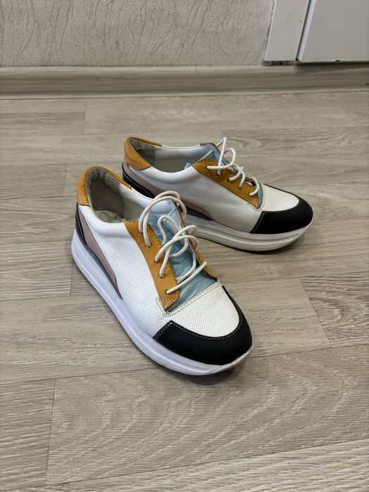 Кроссовки летние