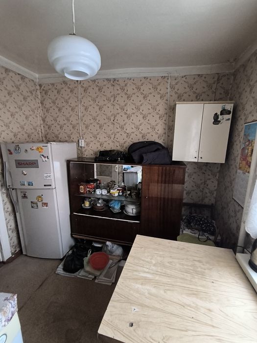 2 ком. квартиру. 1/2 в деревянном доме.' с мебелью и техникой. Огород