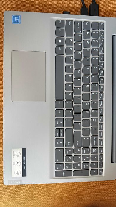 Laptop Lenovo – ideal pentru birou ușor, școală sau multimedia