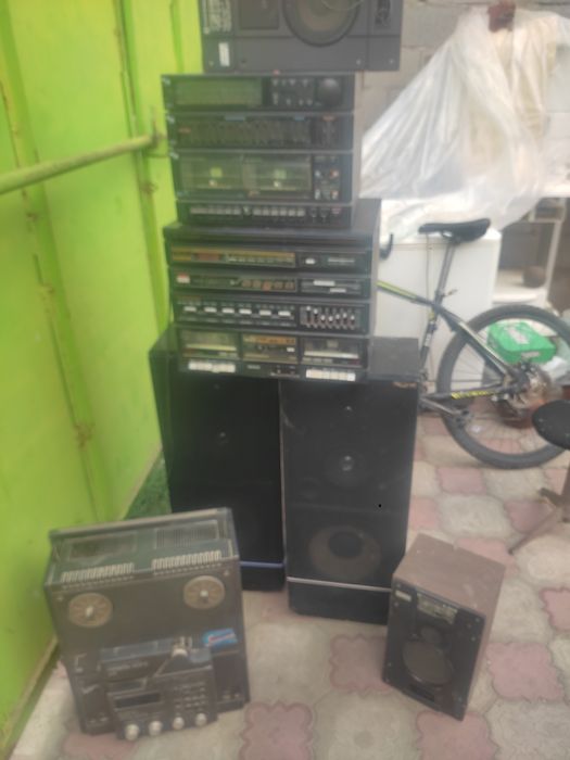 Продам магнитофон с колонками
