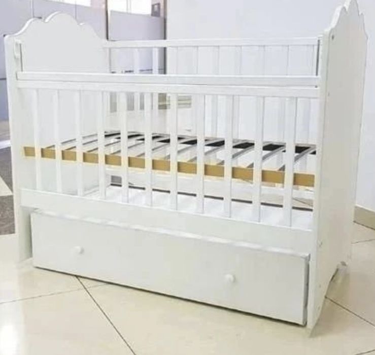 Продам шезлонг и манеж в собранном виде!
