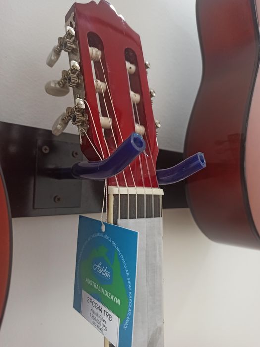 Классическая гитара с чехлом